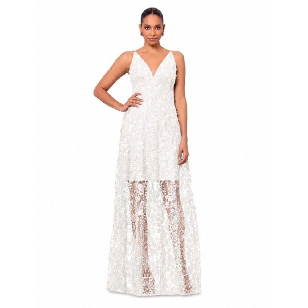 NWT XSCAPE Women’s 12 White Ivory 3D Floral-Appliqué Sequined Gown